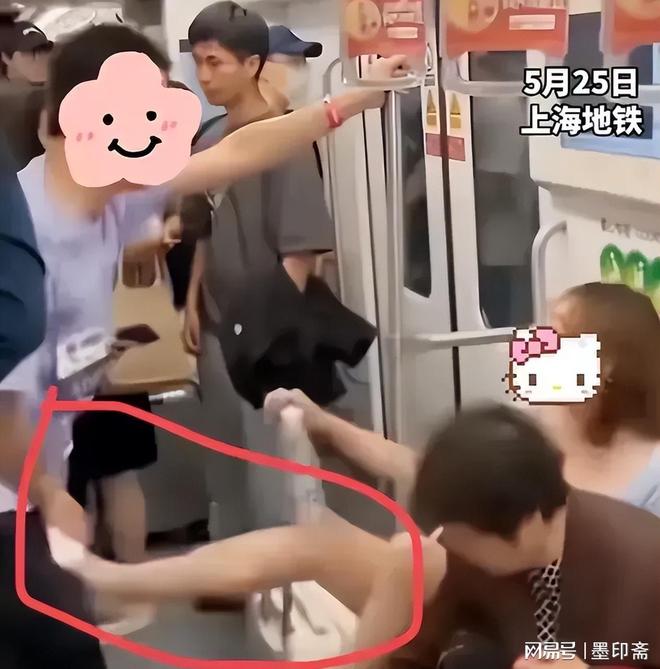 子裆部男的始终全程不敢还手地铁争吵后续：女子猛踹男(图7)