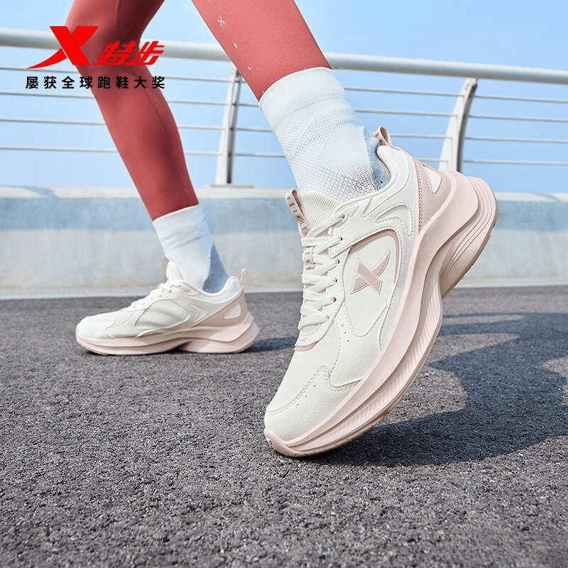 10款高性价比又舒适的跑步鞋！跑步鞋女哪个牌子好？测评官推荐(图8)